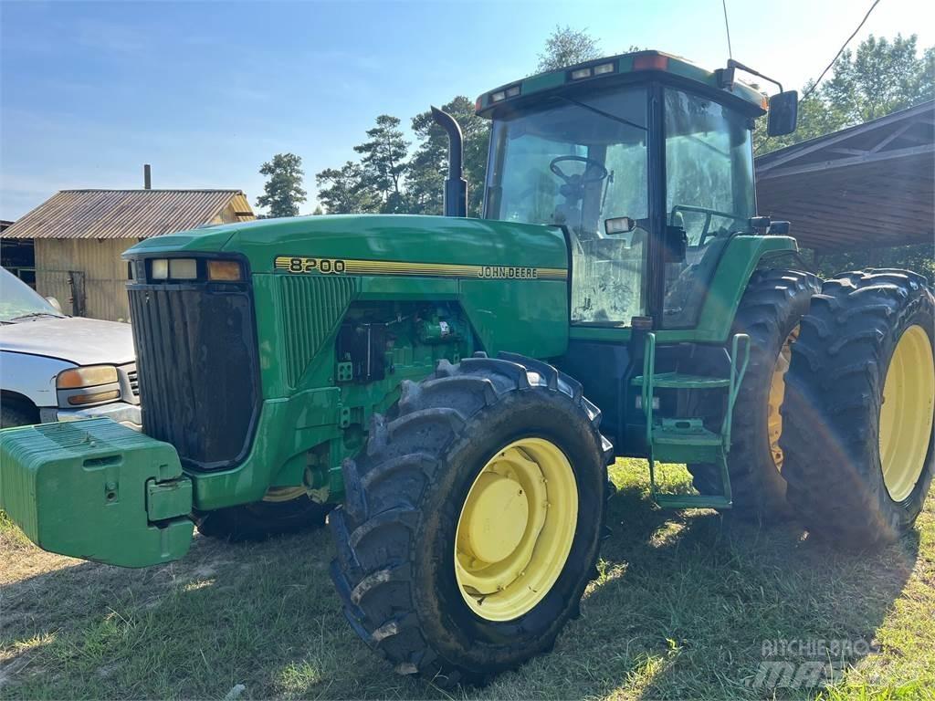 John Deere 8200 Tractoren