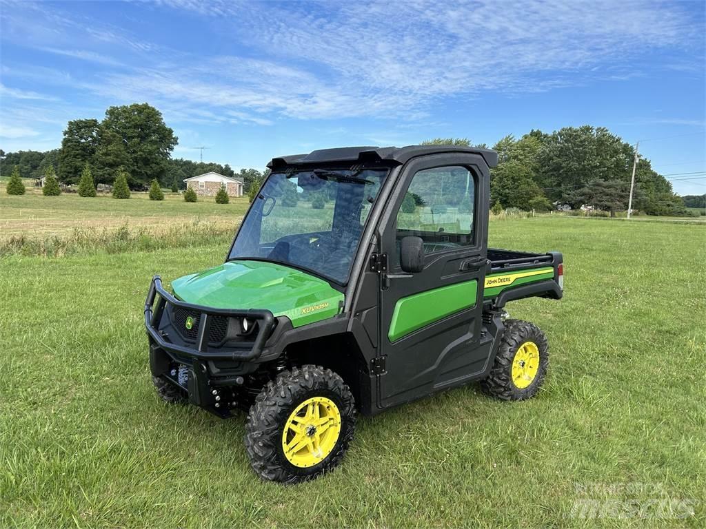 John Deere 835M Utiliteitsmachines