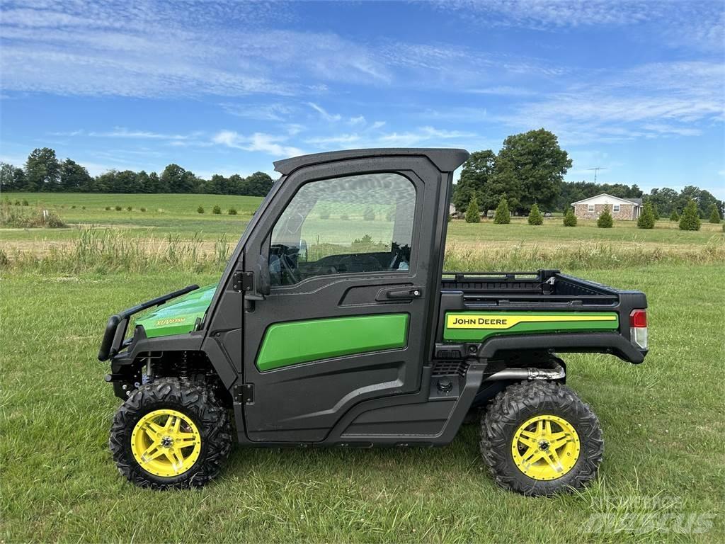 John Deere 835M Utiliteitsmachines