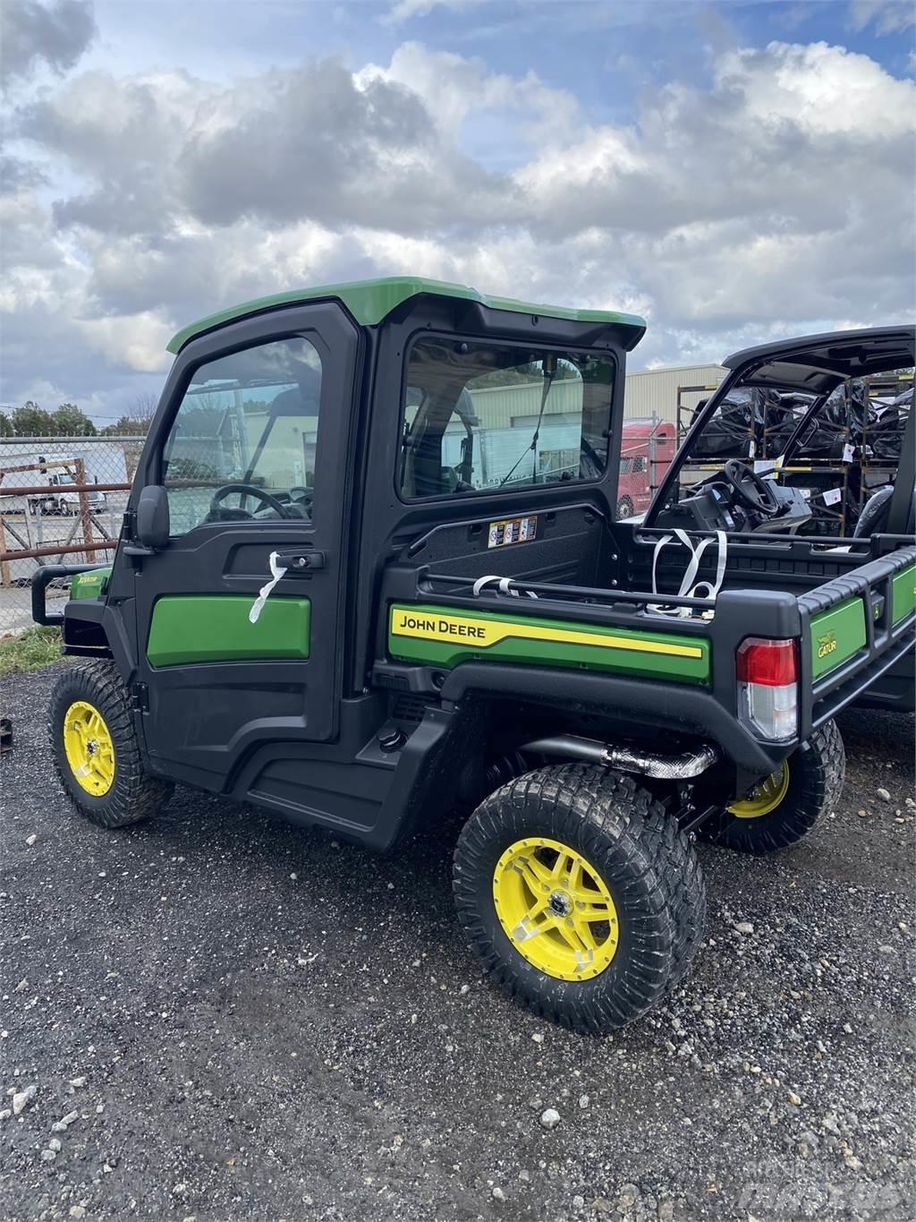 John Deere 835R Utiliteitsmachines