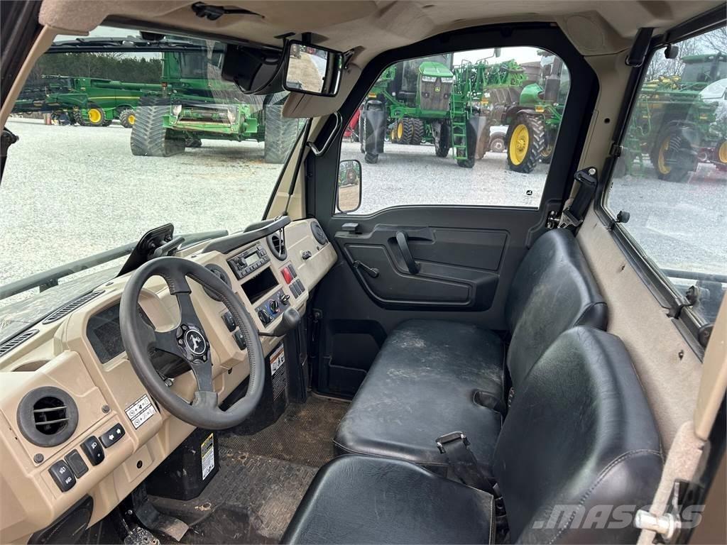 John Deere 835R Utiliteitsmachines