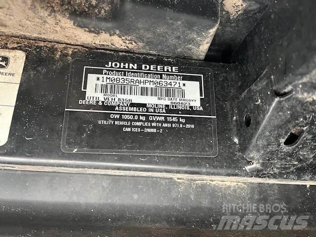 John Deere 835R Utiliteitsmachines