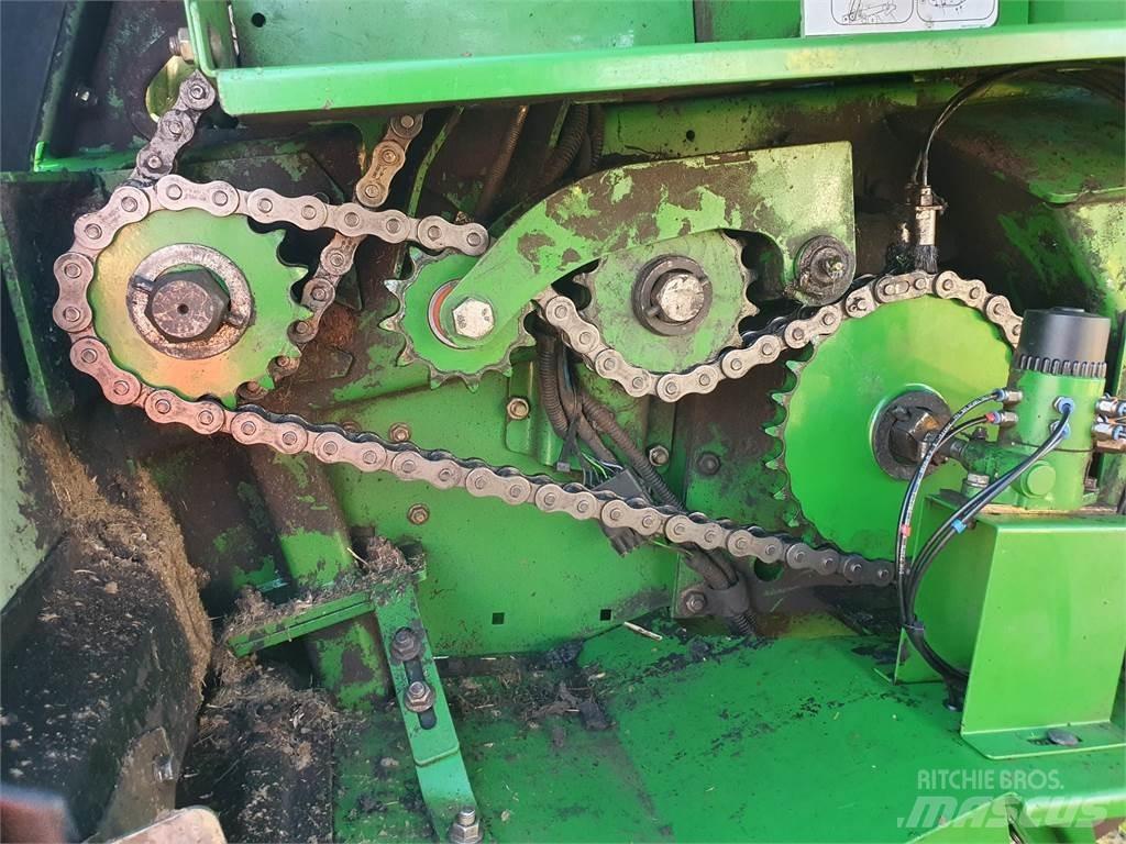 John Deere 854 Ronde-balenpersen