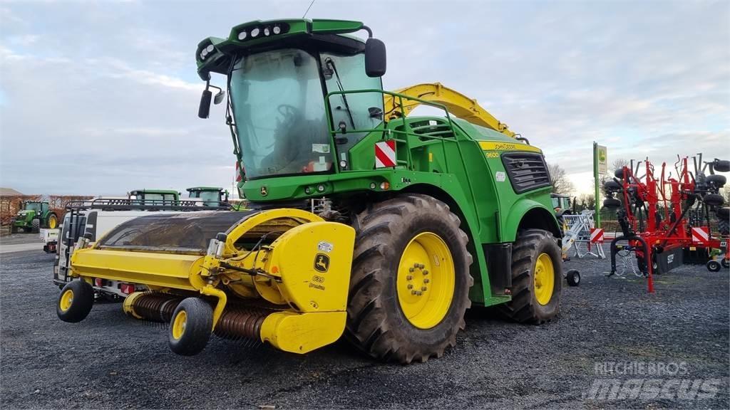 John Deere 9600 Getrokken veldhakselaar