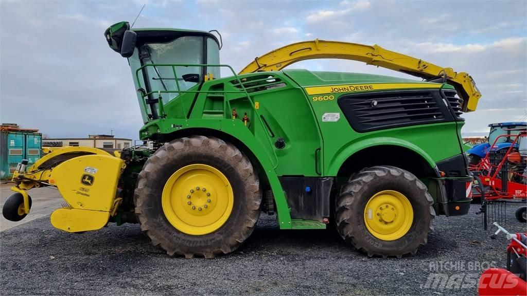John Deere 9600 Getrokken veldhakselaar