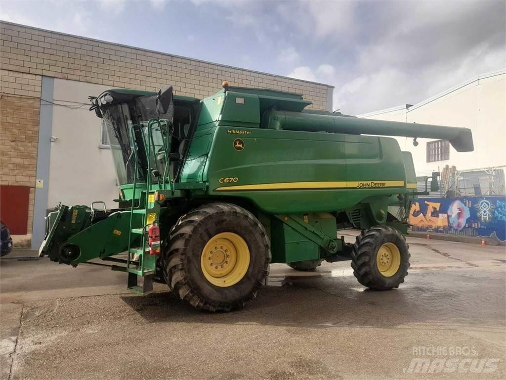 John Deere C670 Maaidorsmachines