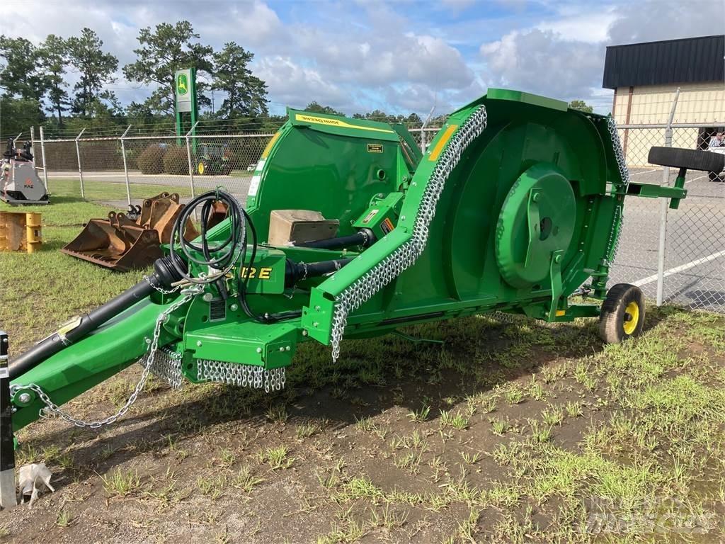 John Deere FC12E Balenhakselaars, -snijders en -afwikkelaars