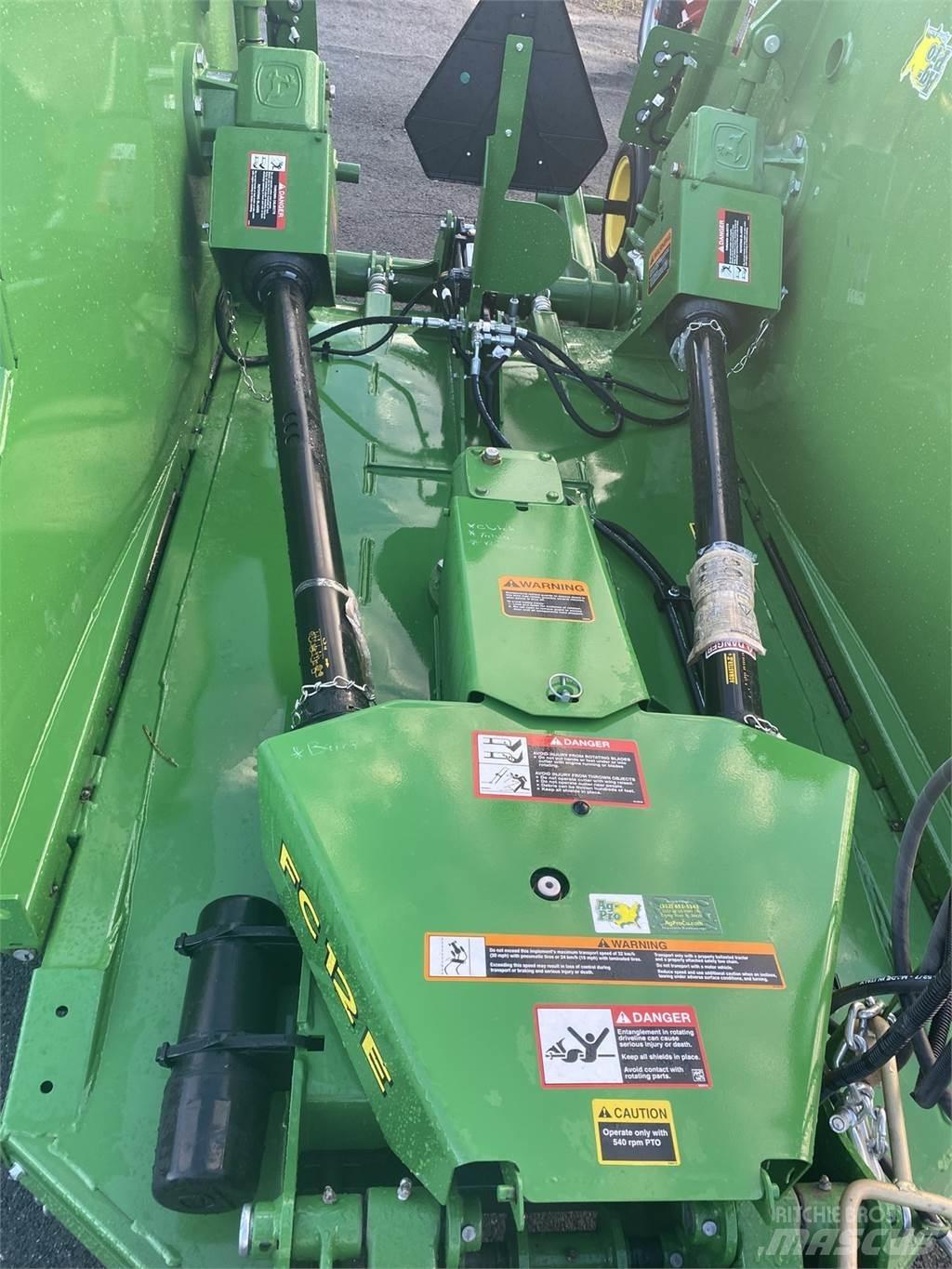 John Deere FC12E Balenhakselaars, -snijders en -afwikkelaars