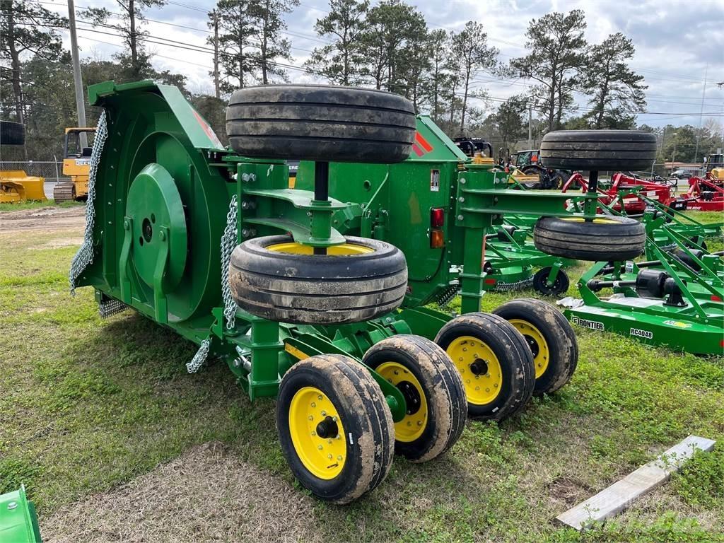 John Deere FC15R Balenhakselaars, -snijders en -afwikkelaars