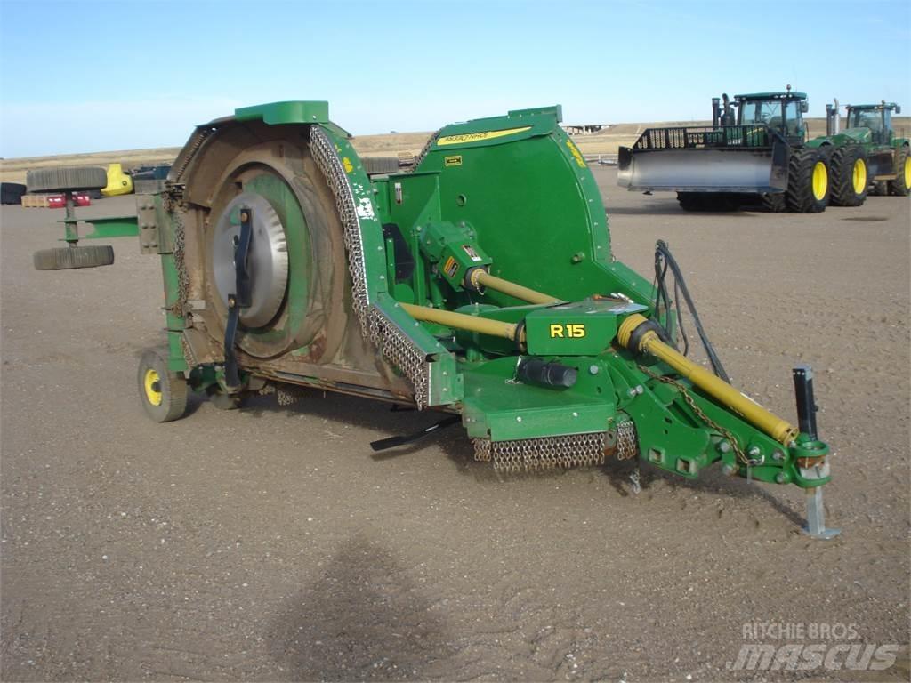John Deere R15 Balenhakselaars, -snijders en -afwikkelaars