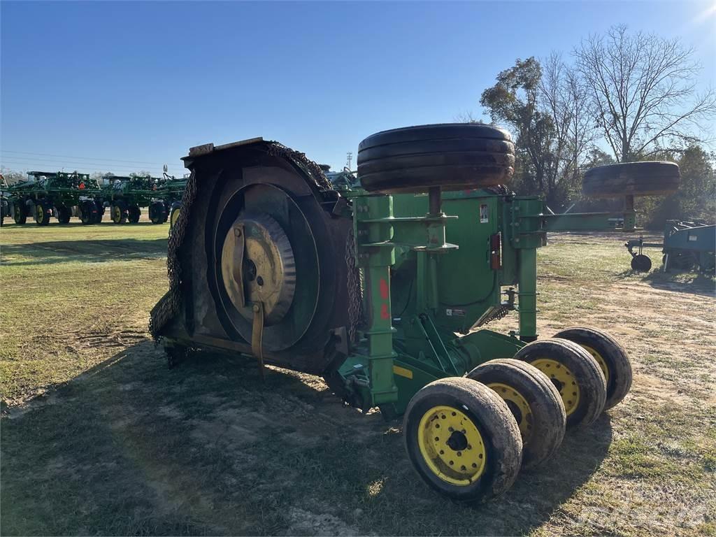 John Deere R15 Balenhakselaars, -snijders en -afwikkelaars