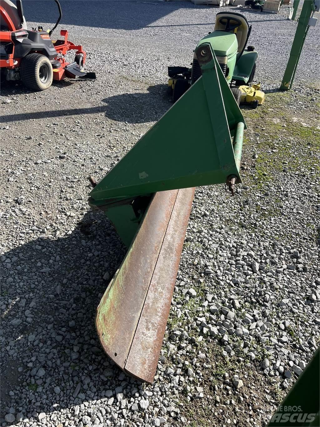 John Deere RB60 Sneeuwschuivers en -ploegen