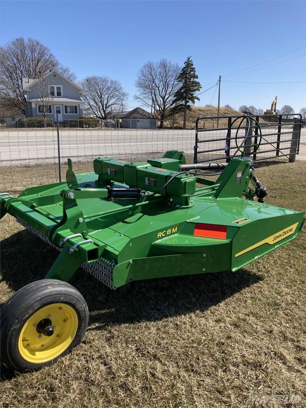 John Deere RC8M Balenhakselaars, -snijders en -afwikkelaars