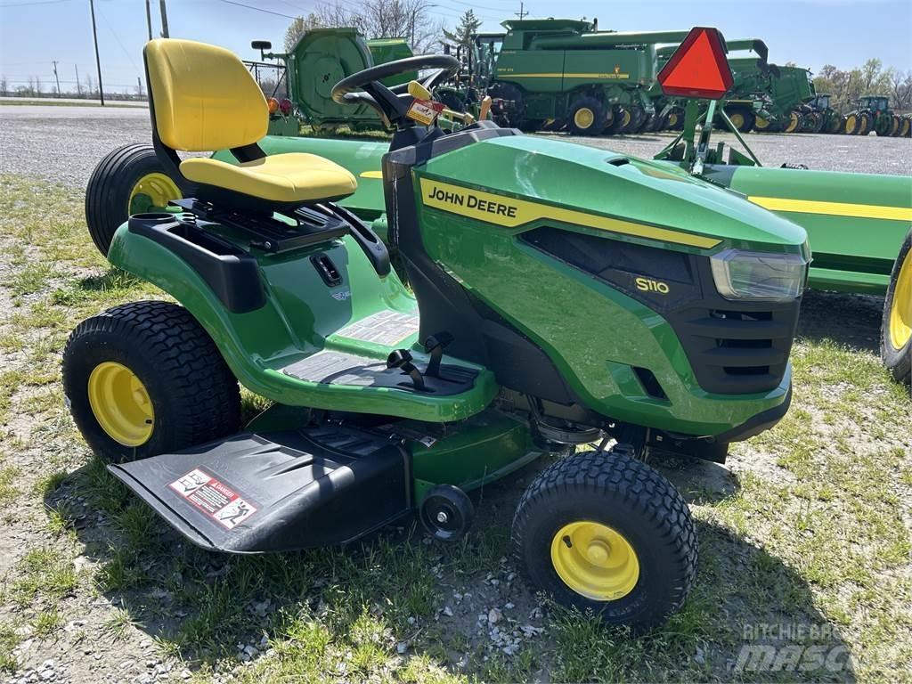 John Deere S110 Compacttrekkers