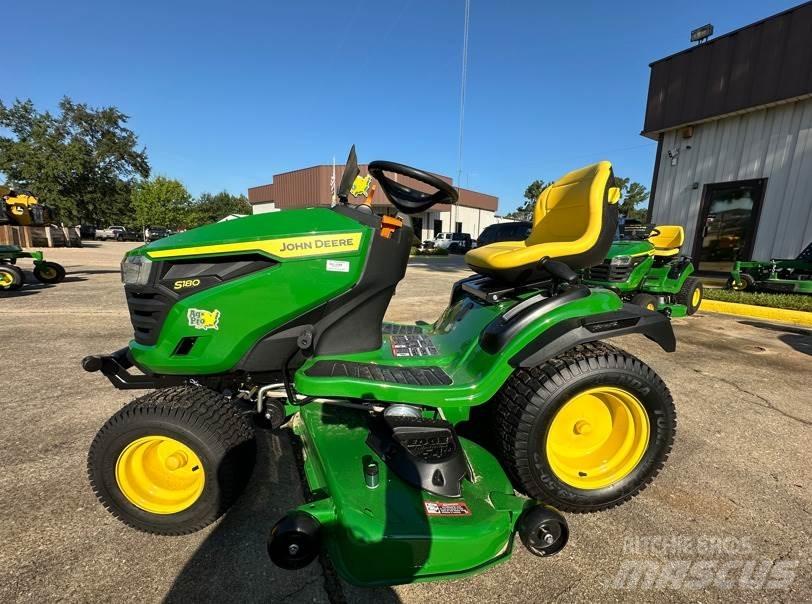 John Deere S180 Compacttrekkers