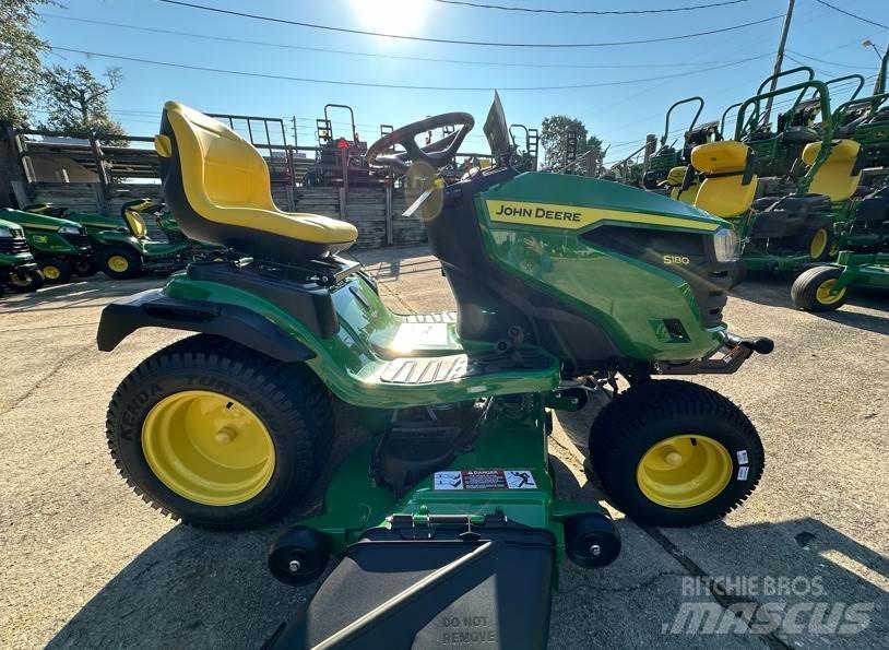 John Deere S180 Compacttrekkers