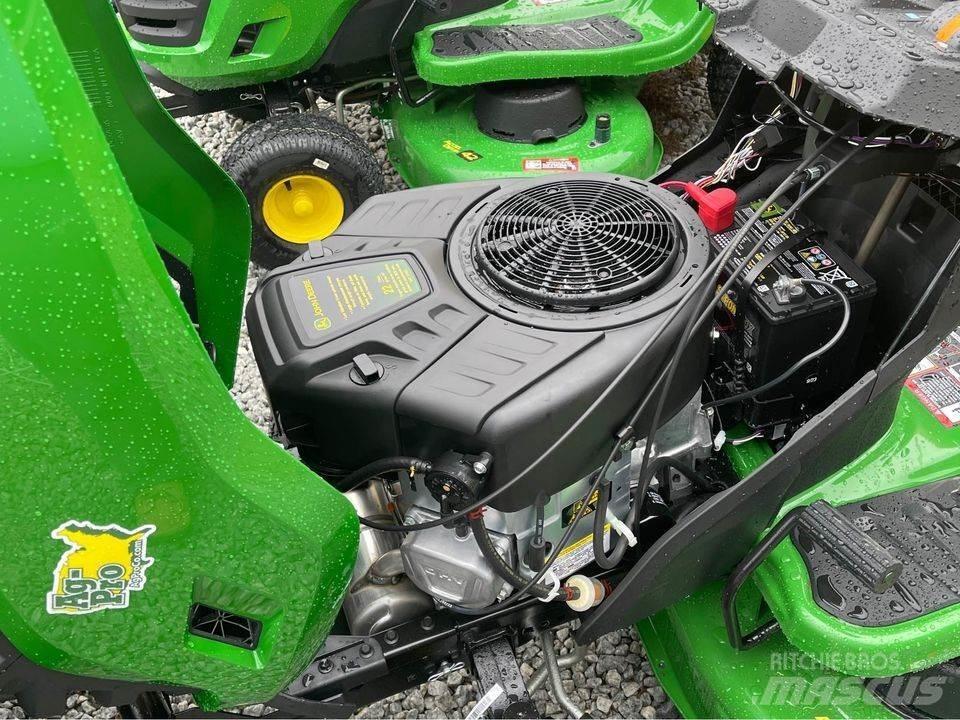John Deere S220 Compacttrekkers