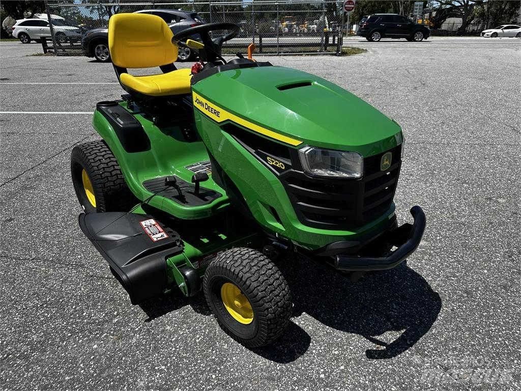 John Deere S220 Rijmaaiers