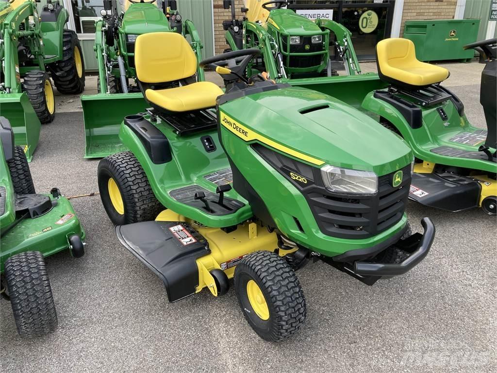 John Deere S220 Compacttrekkers
