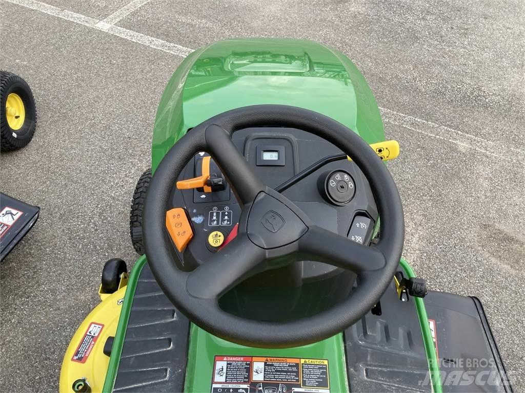 John Deere S220 Compacttrekkers