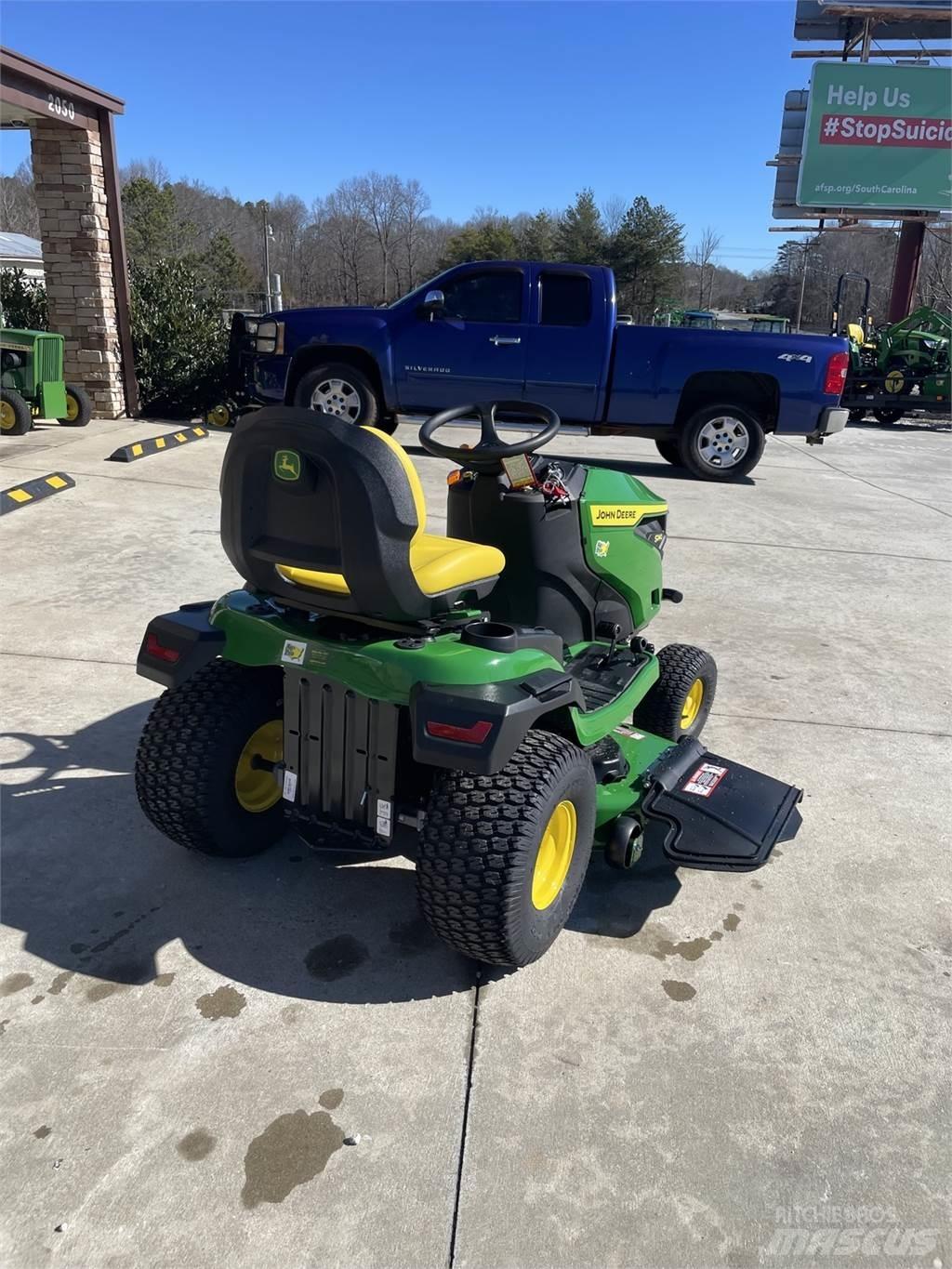 John Deere S240 Compacttrekkers