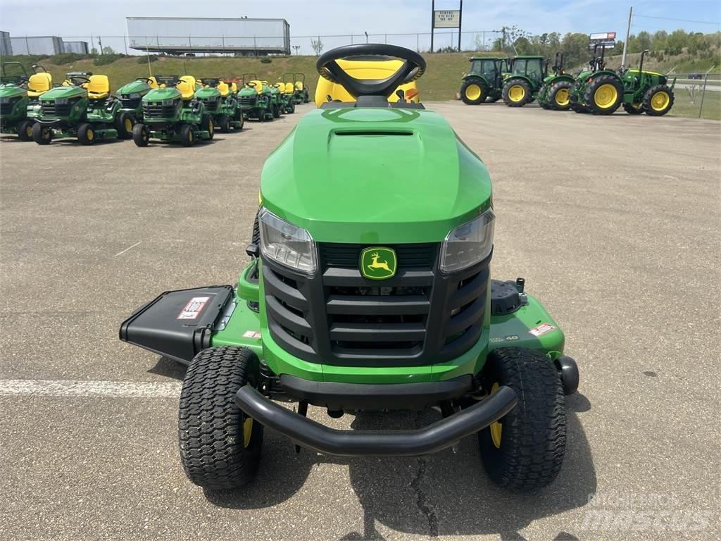 John Deere S240 Compacttrekkers