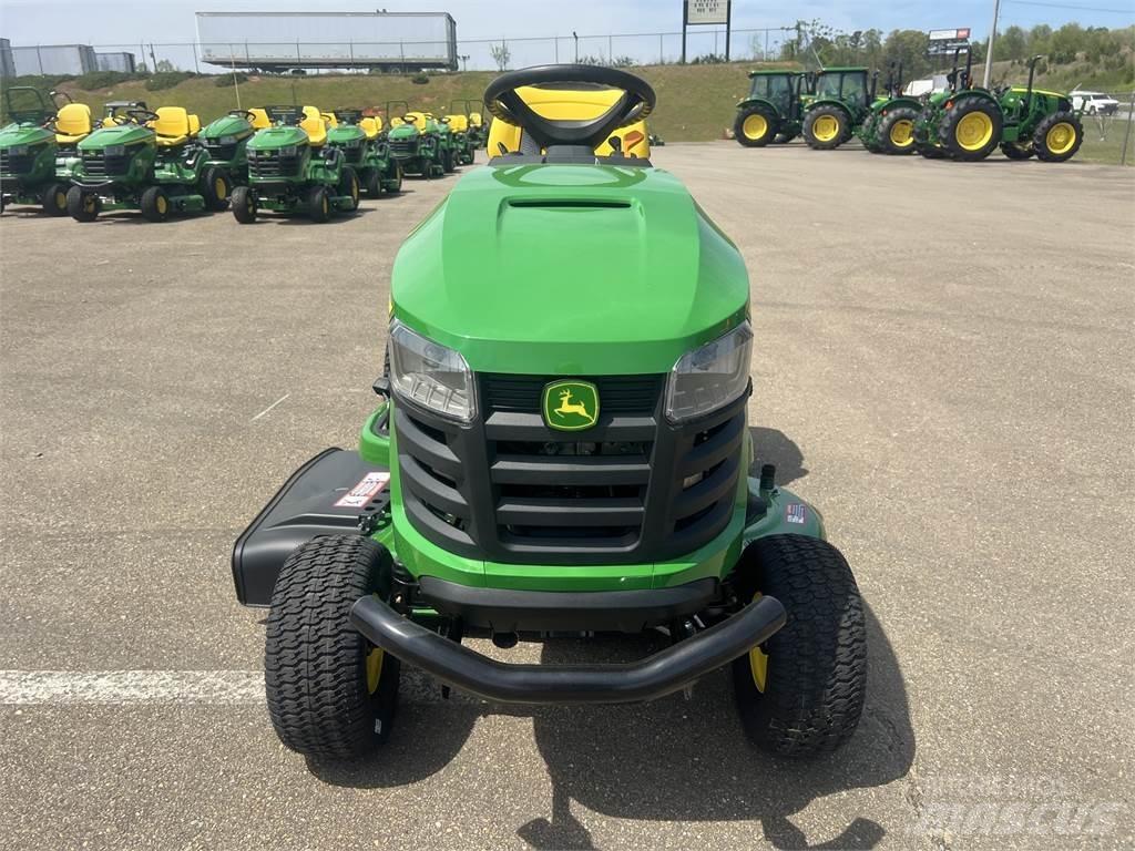 John Deere S240 Compacttrekkers