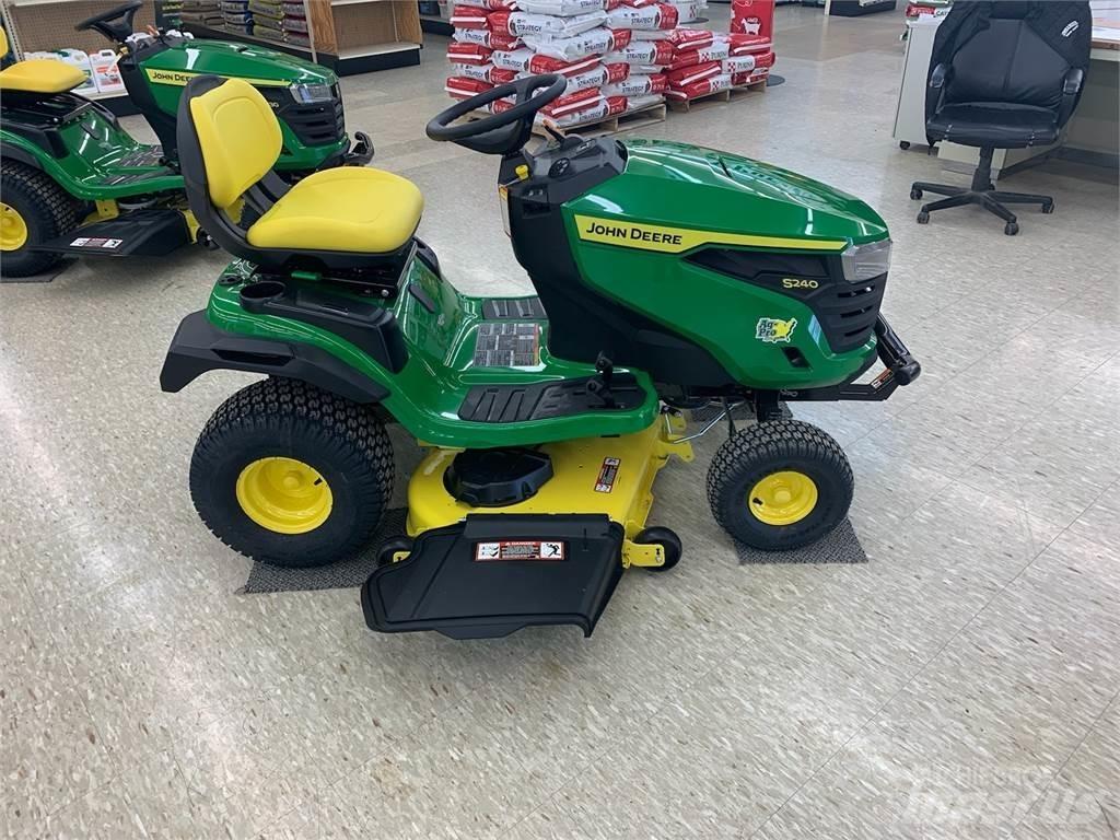 John Deere S240 Compacttrekkers