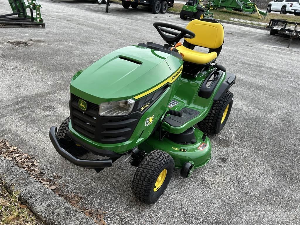 John Deere S240 Compacttrekkers