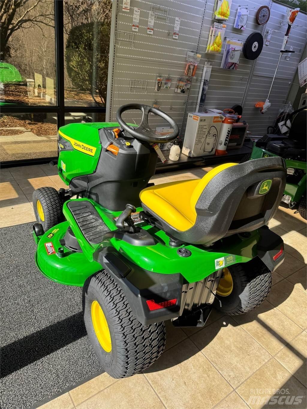 John Deere S240 Compacttrekkers
