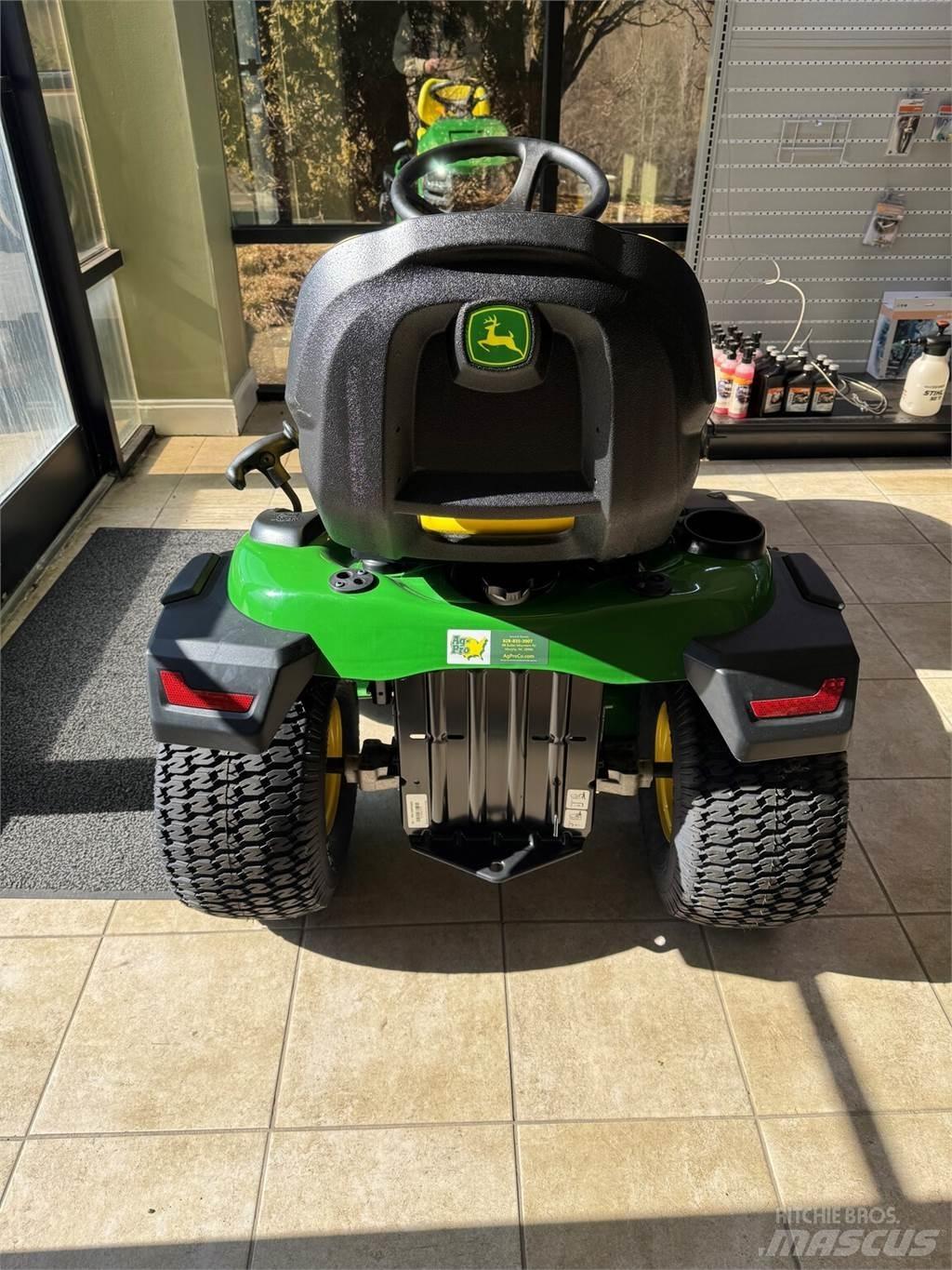 John Deere S240 Compacttrekkers