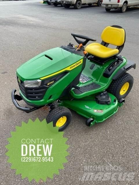 John Deere S240 Compacttrekkers