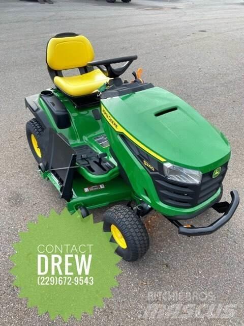 John Deere S240 Compacttrekkers