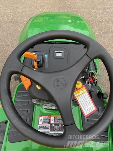 John Deere S240 Compacttrekkers