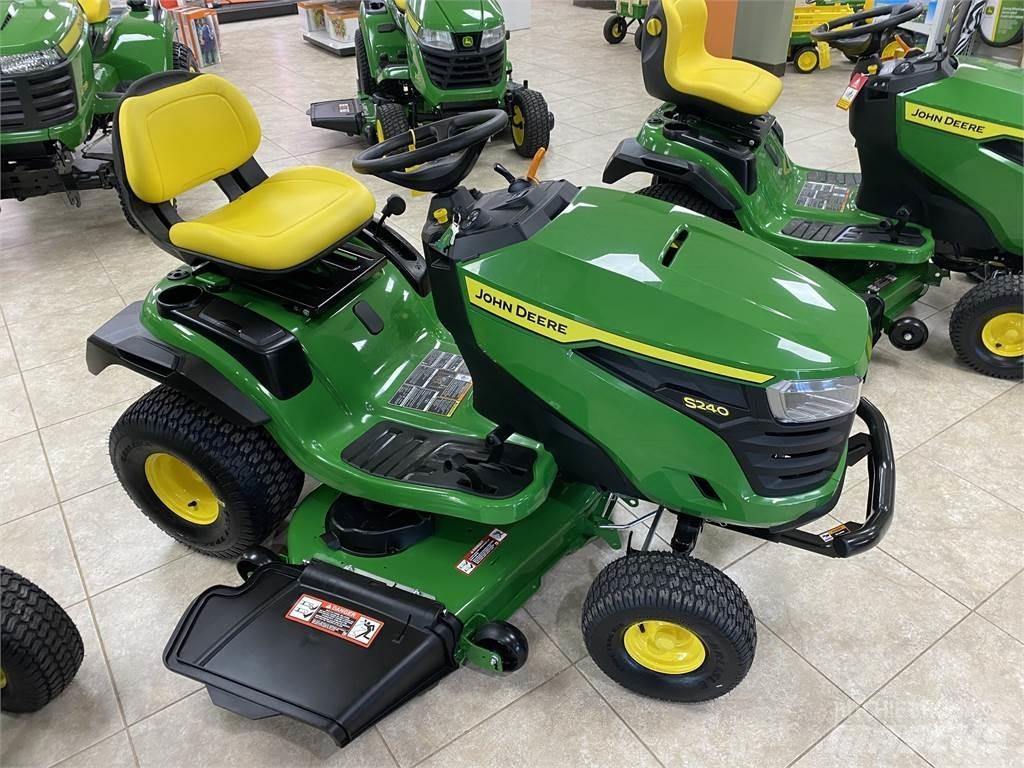 John Deere S240 Compacttrekkers