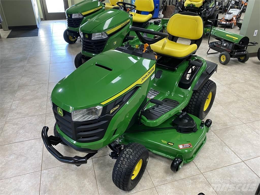 John Deere S240 Compacttrekkers