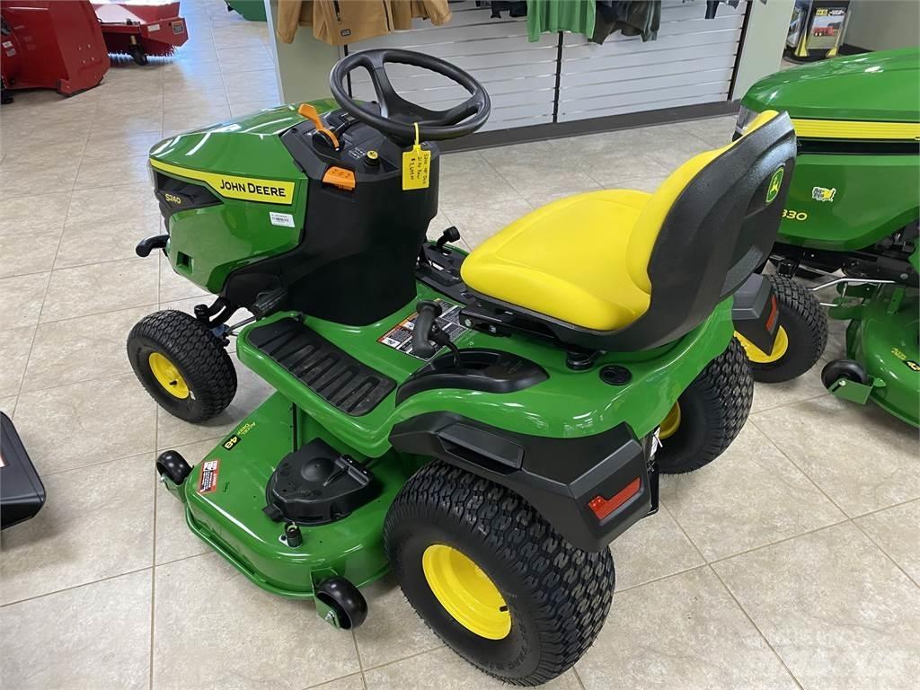 John Deere S240 Compacttrekkers