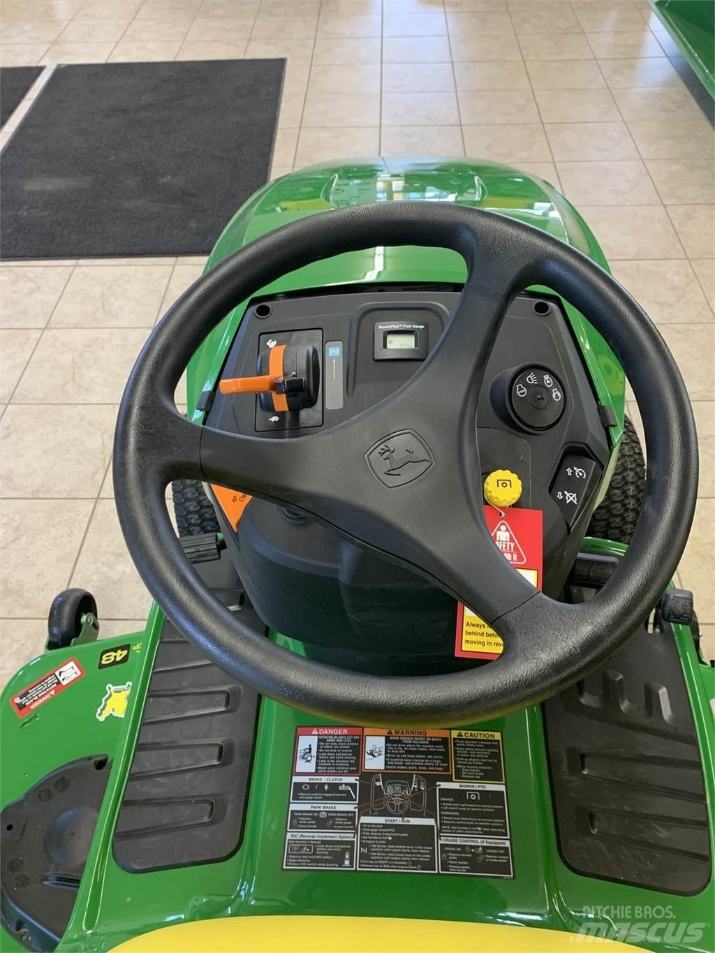 John Deere S240 Compacttrekkers