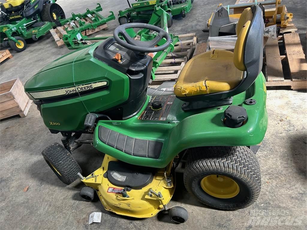 John Deere X300 Rijmaaiers