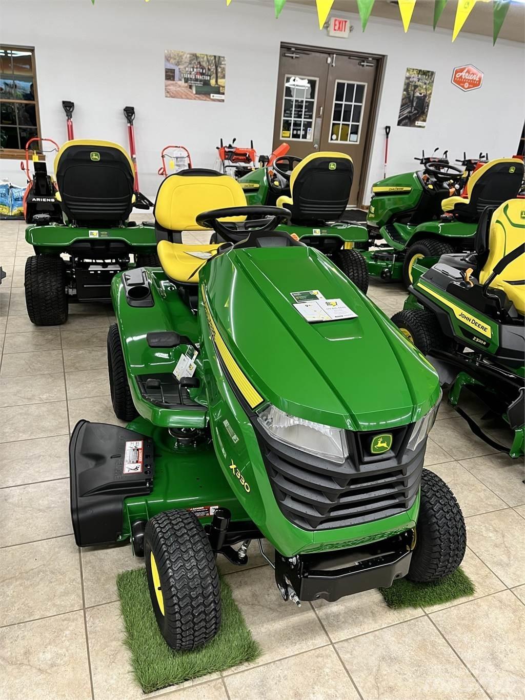 John Deere X330 Compacttrekkers