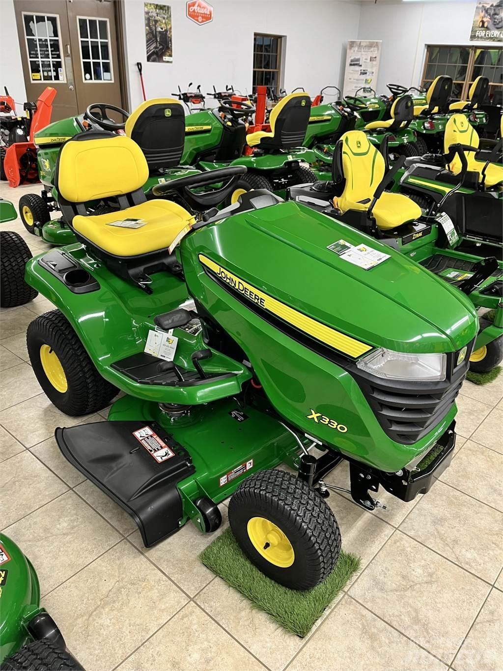 John Deere X330 Compacttrekkers