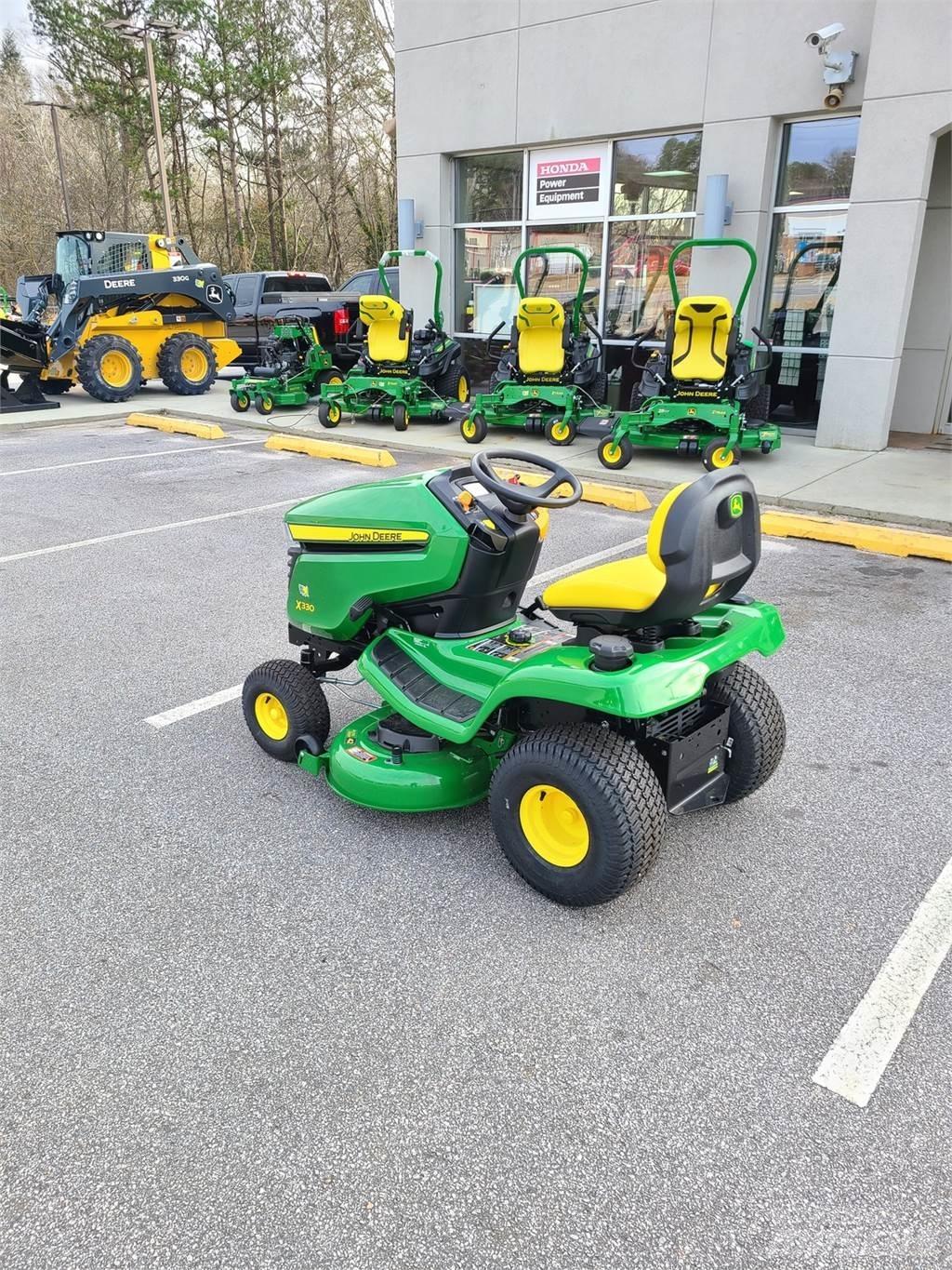 John Deere X330 Compacttrekkers