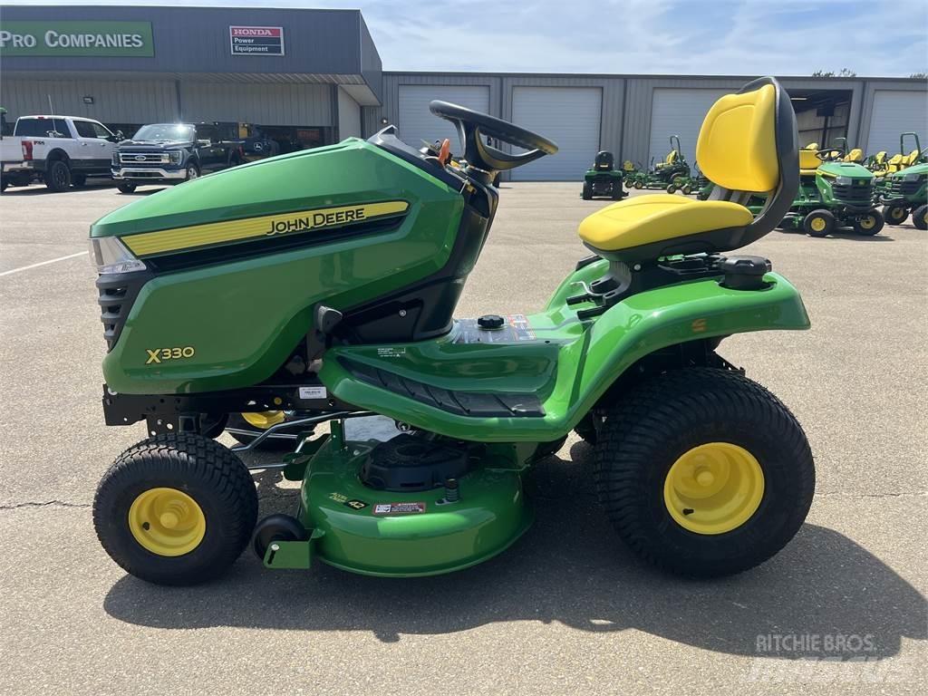 John Deere X330 Compacttrekkers