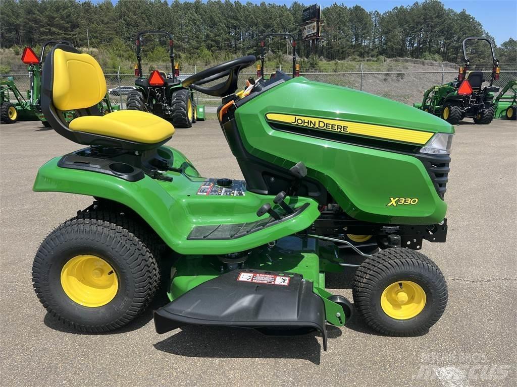 John Deere X330 Compacttrekkers