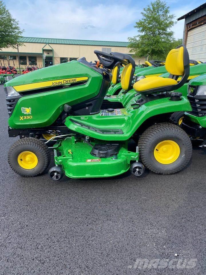 John Deere X330 Compacttrekkers