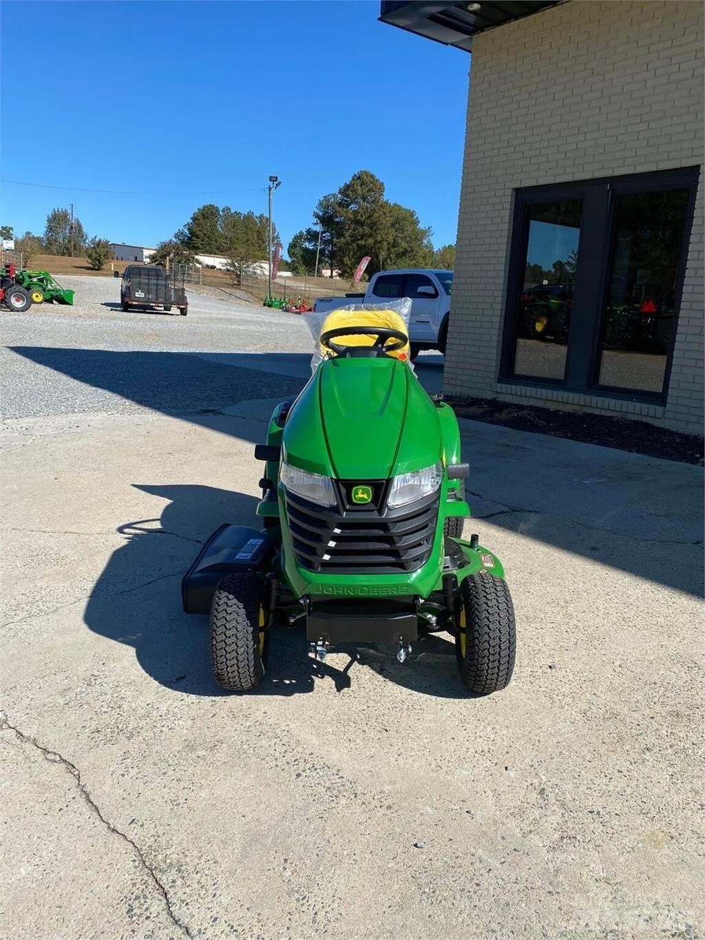John Deere X330 Compacttrekkers