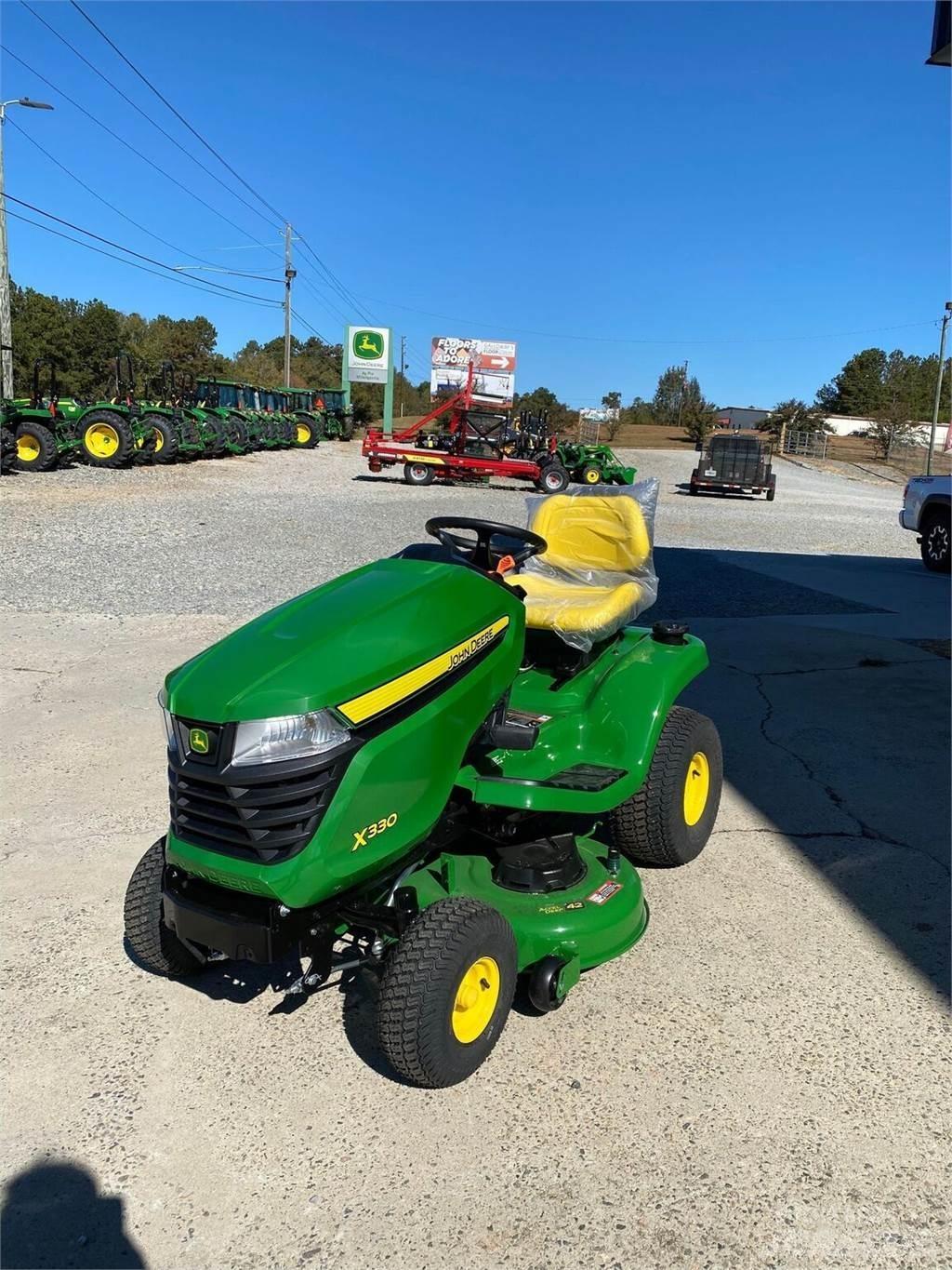 John Deere X330 Compacttrekkers