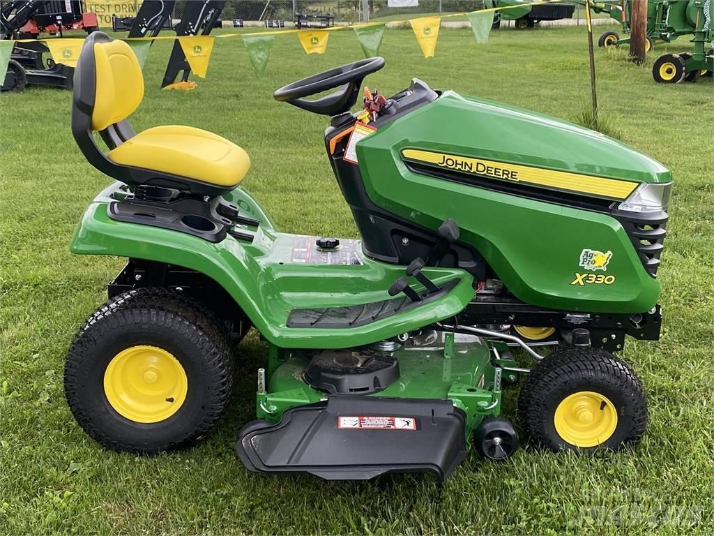 John Deere X330 Compacttrekkers