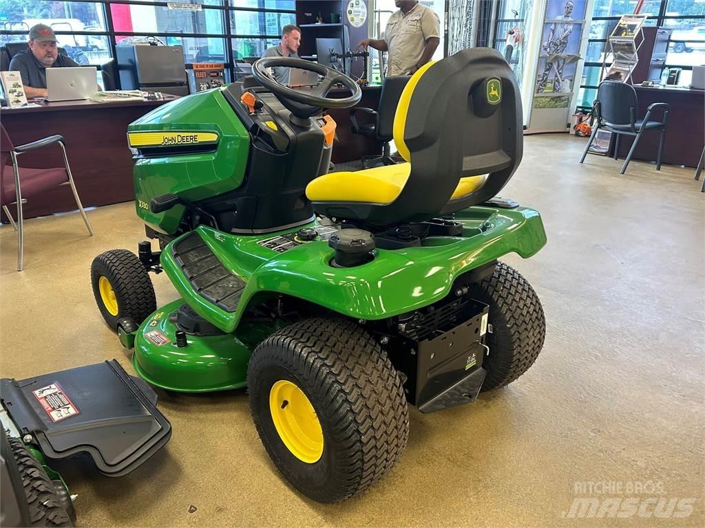 John Deere X330 Compacttrekkers