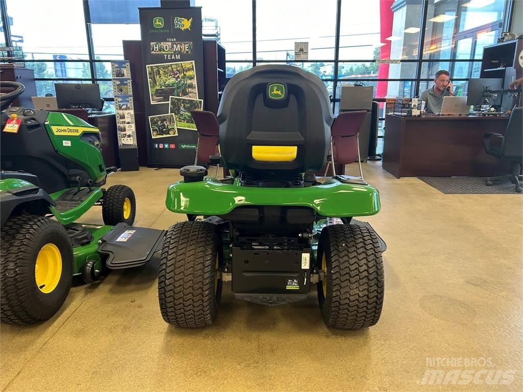 John Deere X330 Compacttrekkers